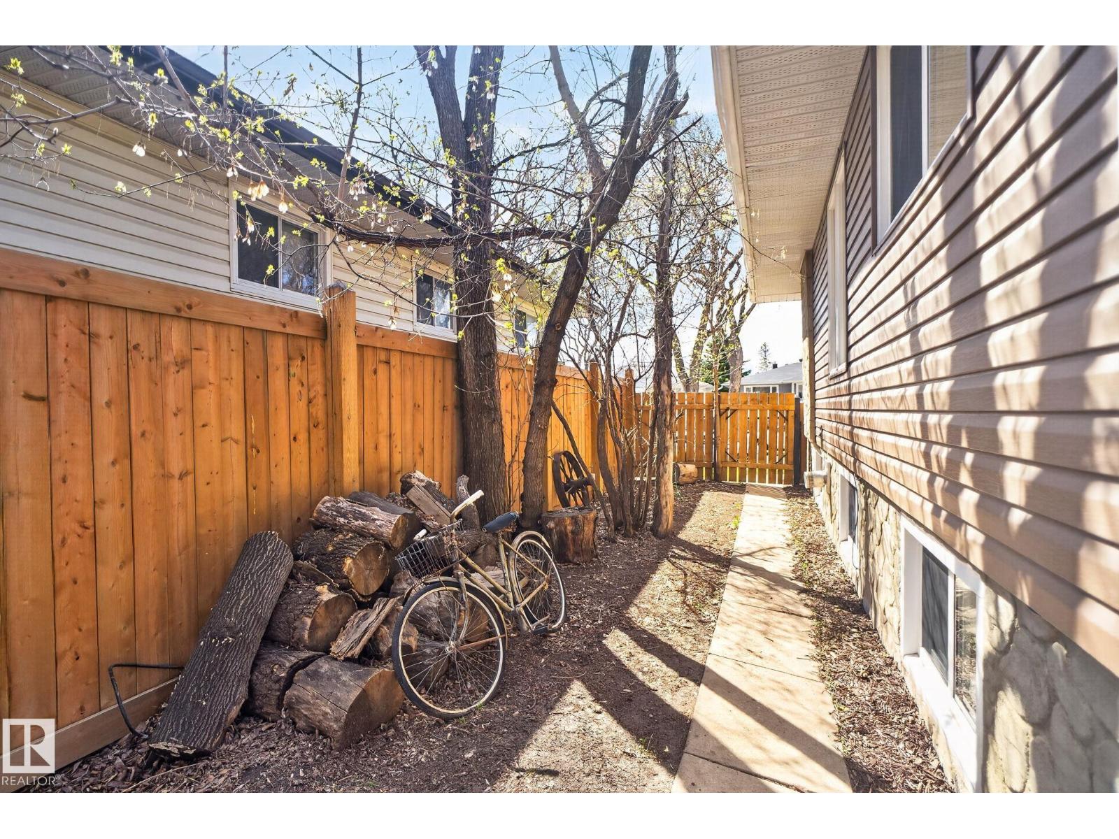 10409 83 ST NW - 57