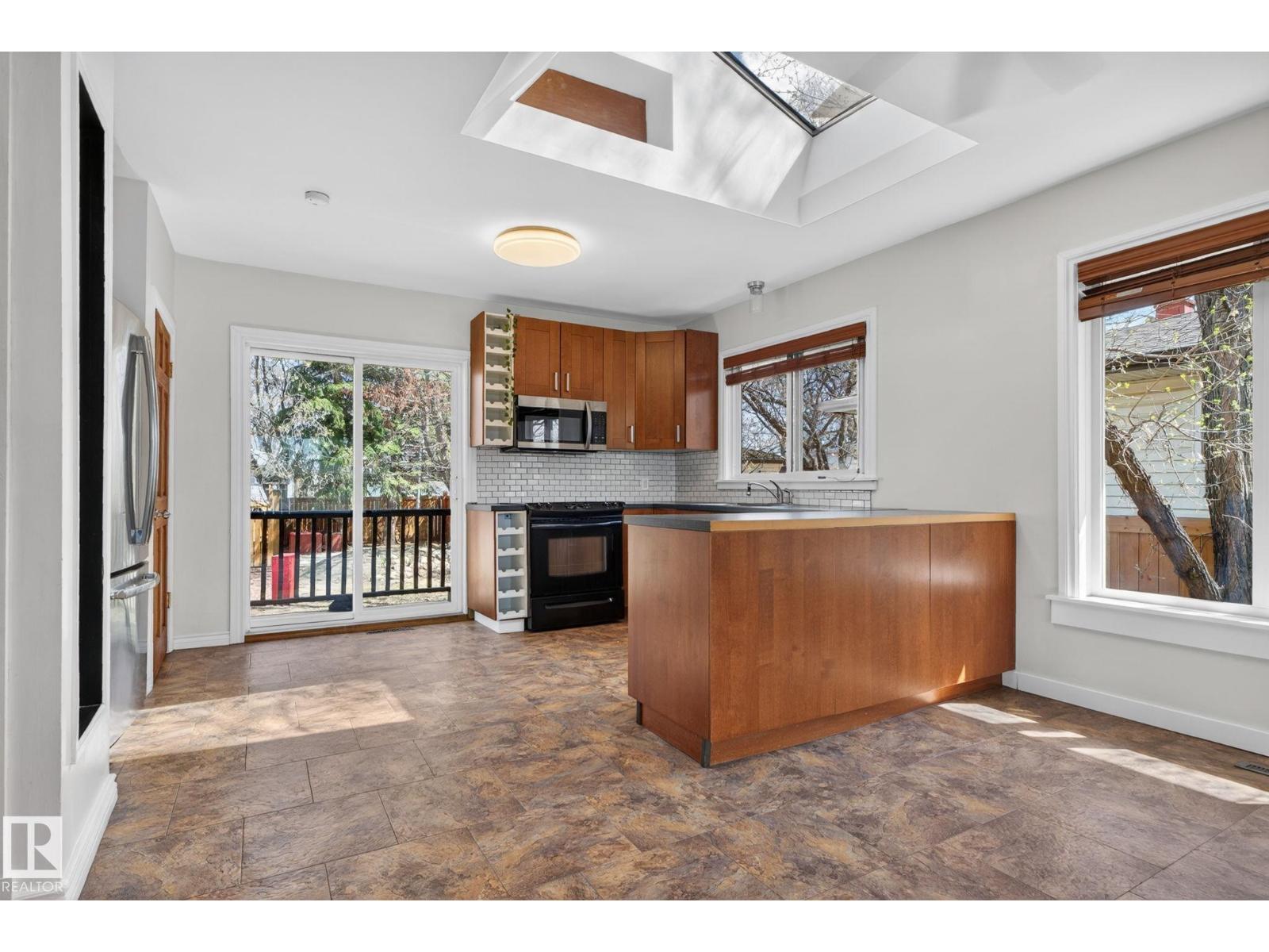 10409 83 ST NW - 9