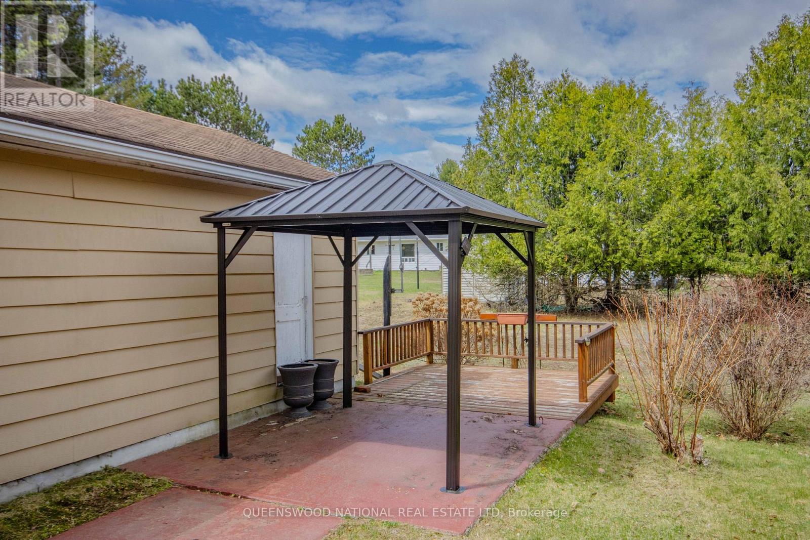 121 SANDHILL DRIVE - 46