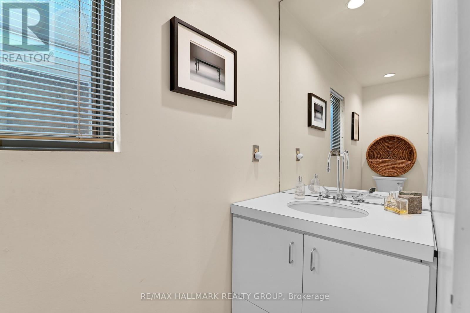 Main floor - powder room