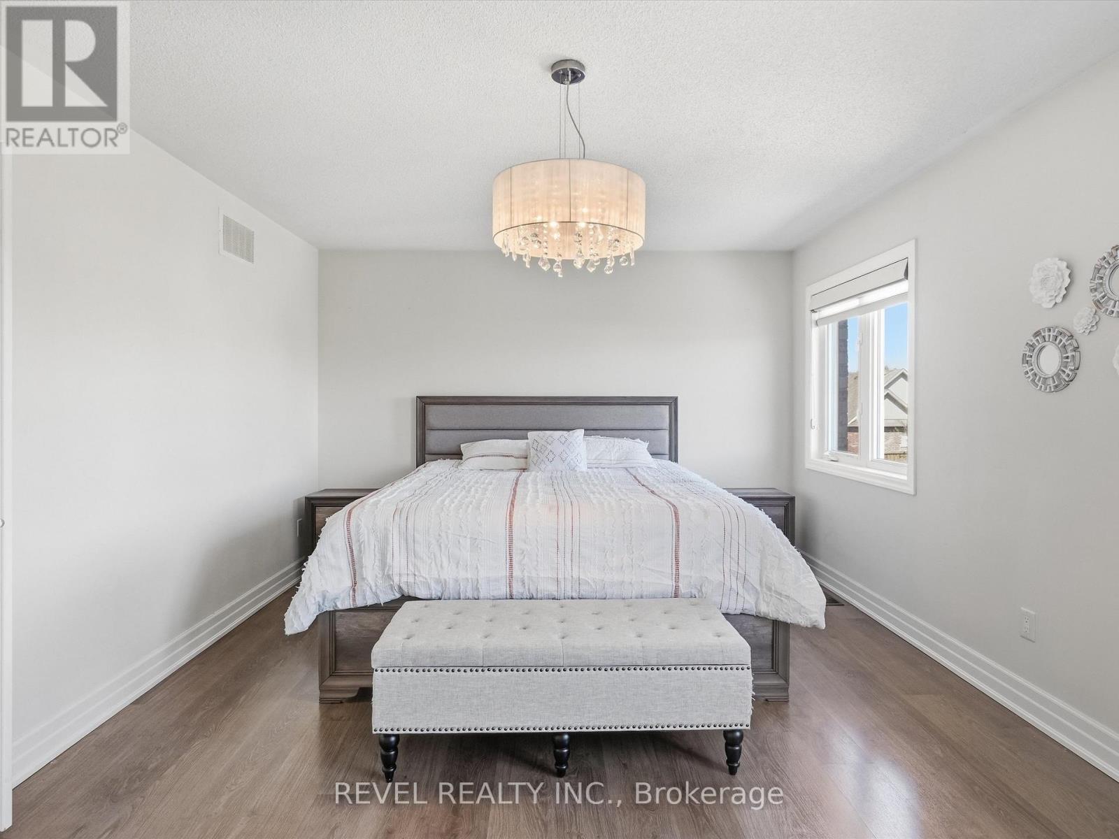 17 MOUNT CRESCENT - 23