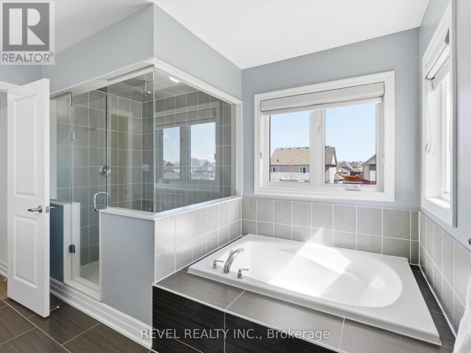 17 MOUNT CRESCENT - 25
