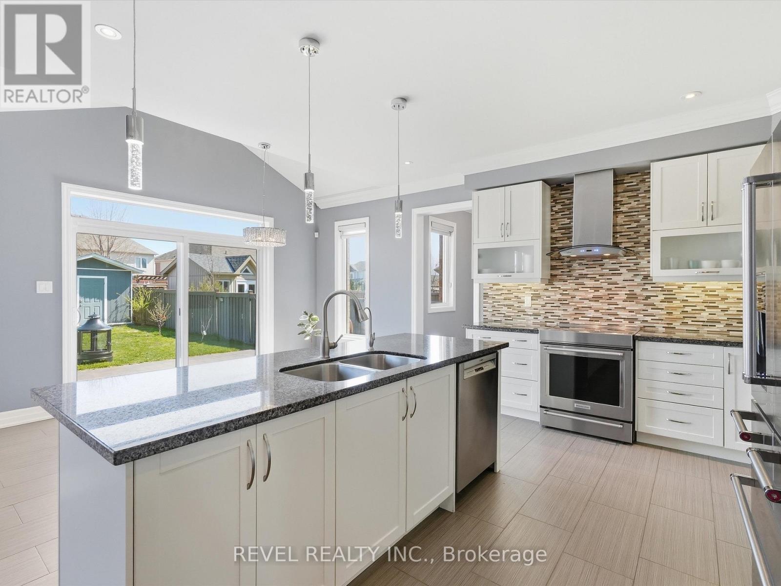 17 MOUNT CRESCENT - 11