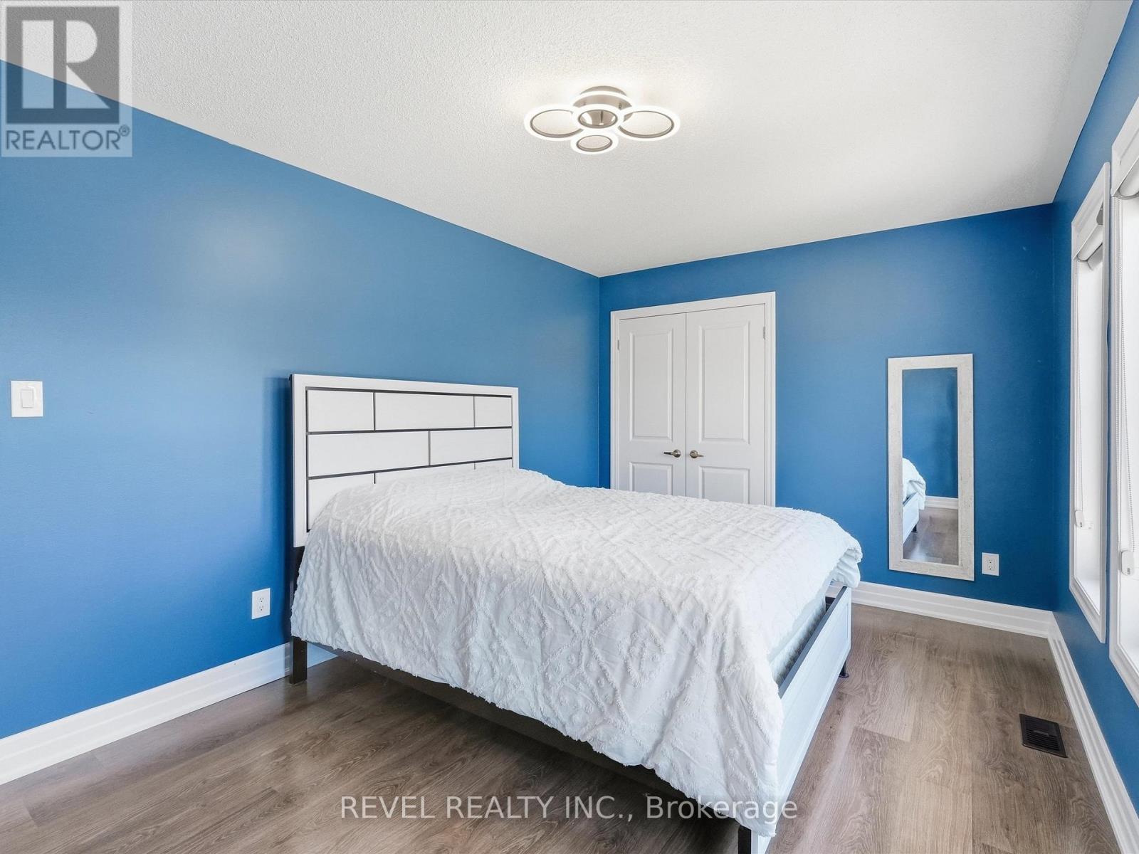 17 MOUNT CRESCENT - 32