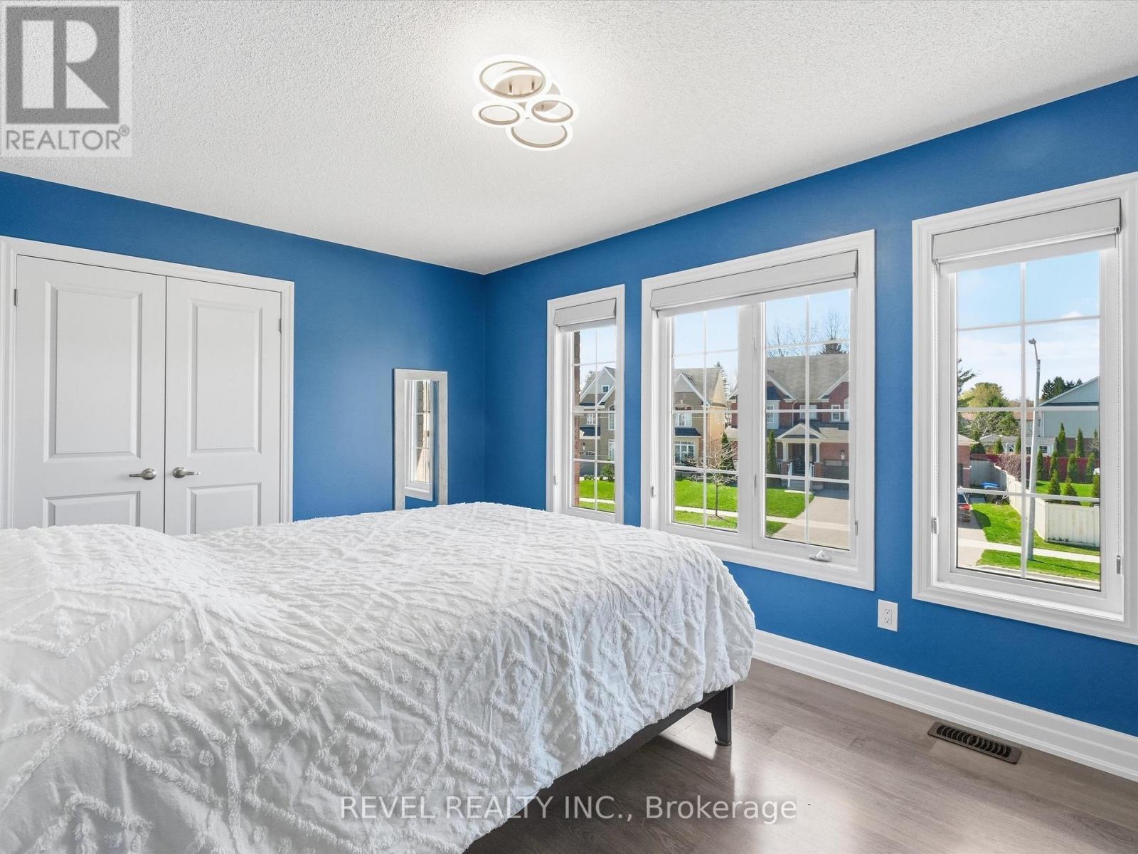 17 MOUNT CRESCENT - 31