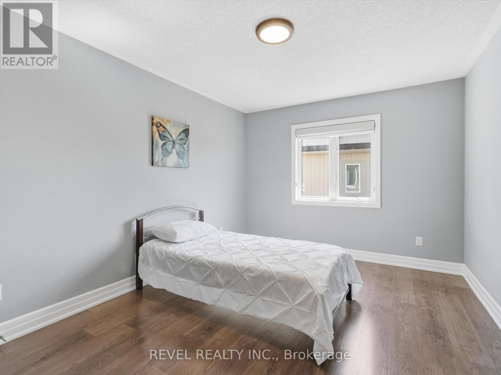 17 MOUNT CRESCENT - 33