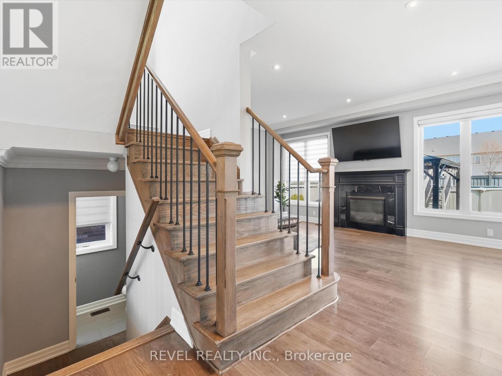 17 MOUNT CRESCENT - 35