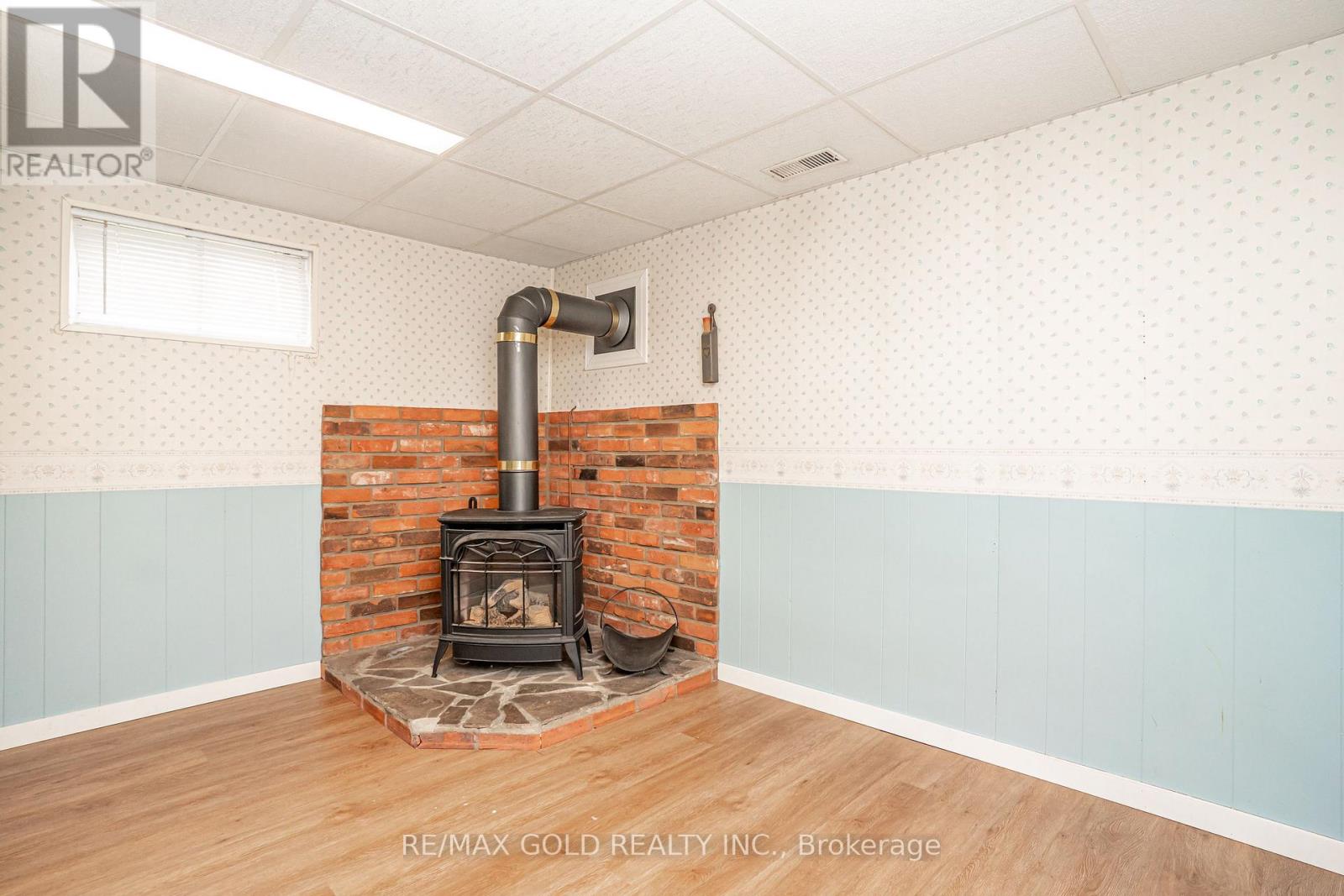 21 ABERDEEN CRESCENT - 33