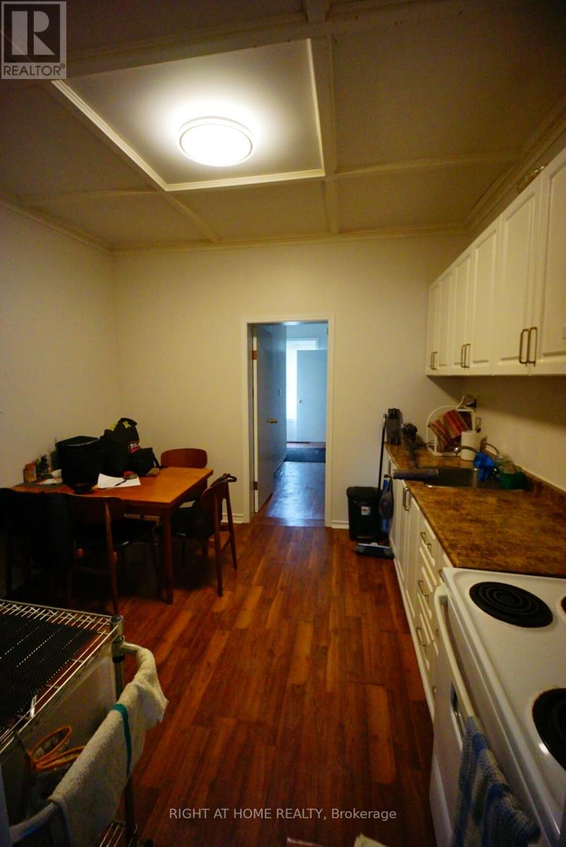 122 ECCLES STREET S - 9
