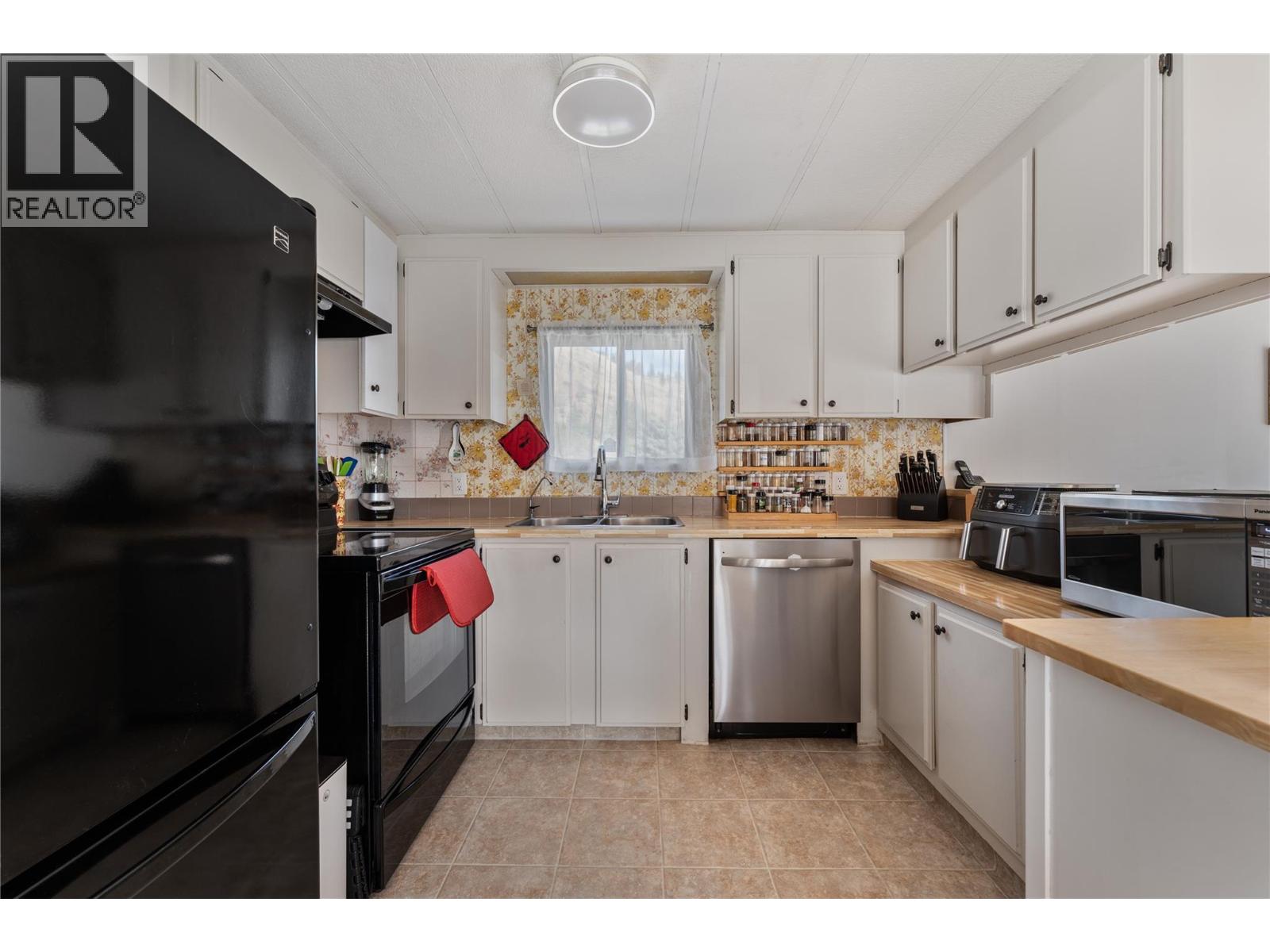 #40 1929 Hwy 97 Street - 14