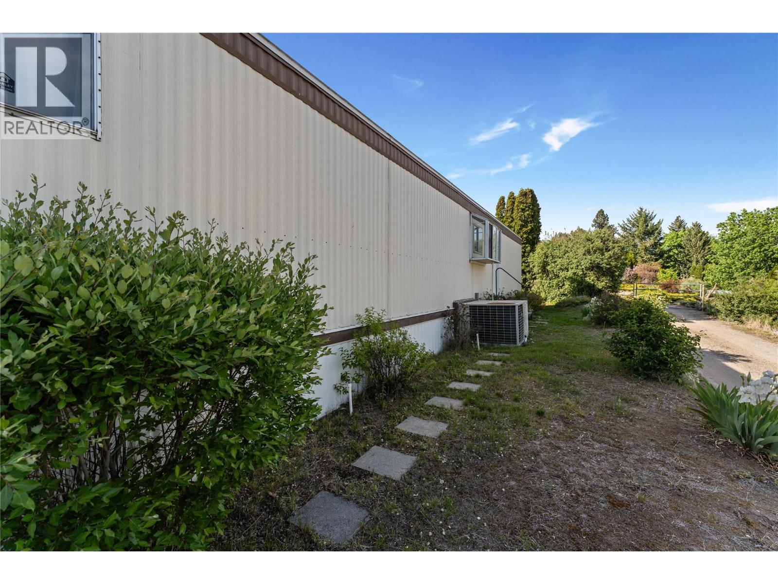 #40 1929 Hwy 97 Street - 28
