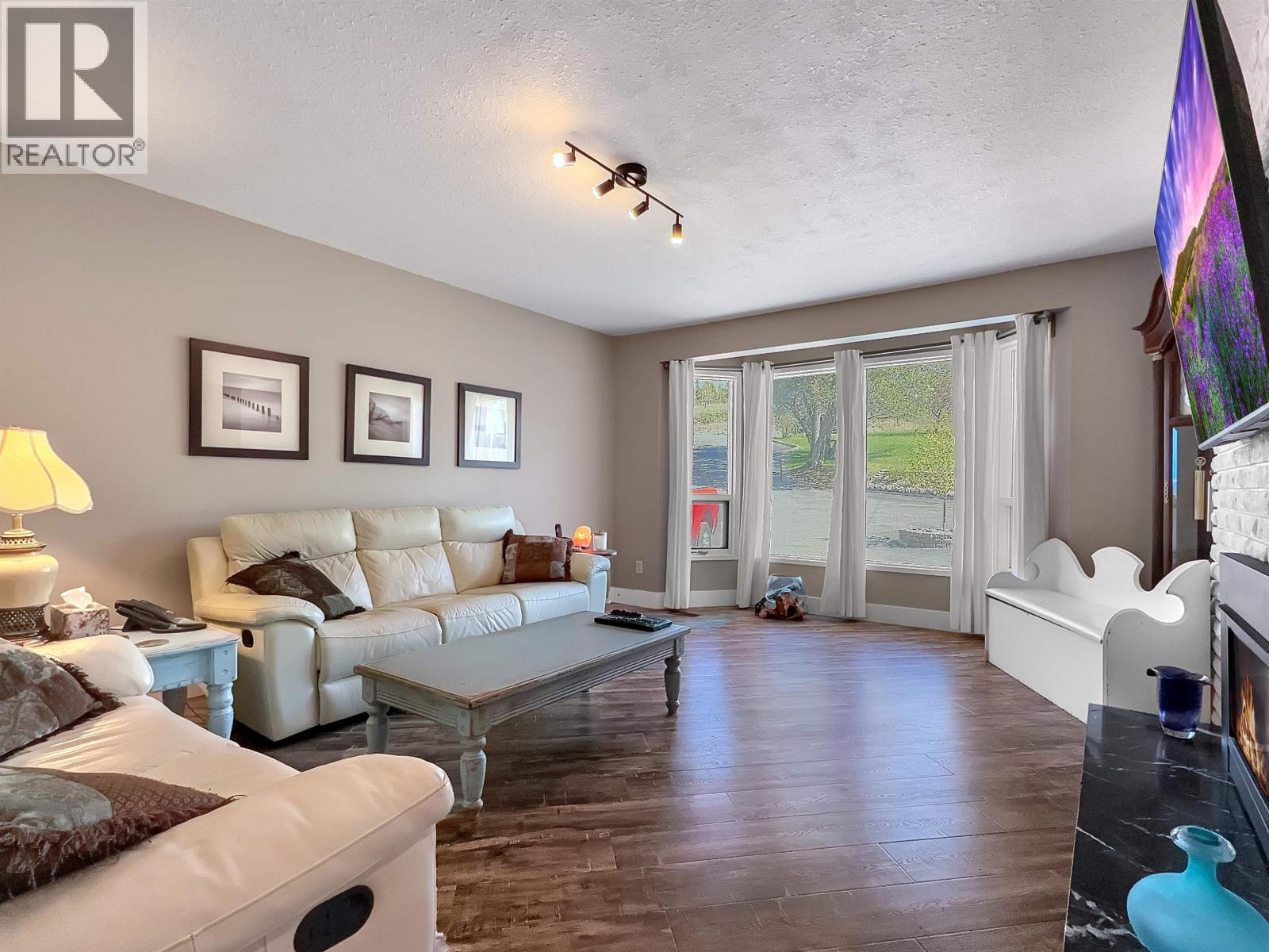 3854 EMERALD CRESCENT, Lac La Hache