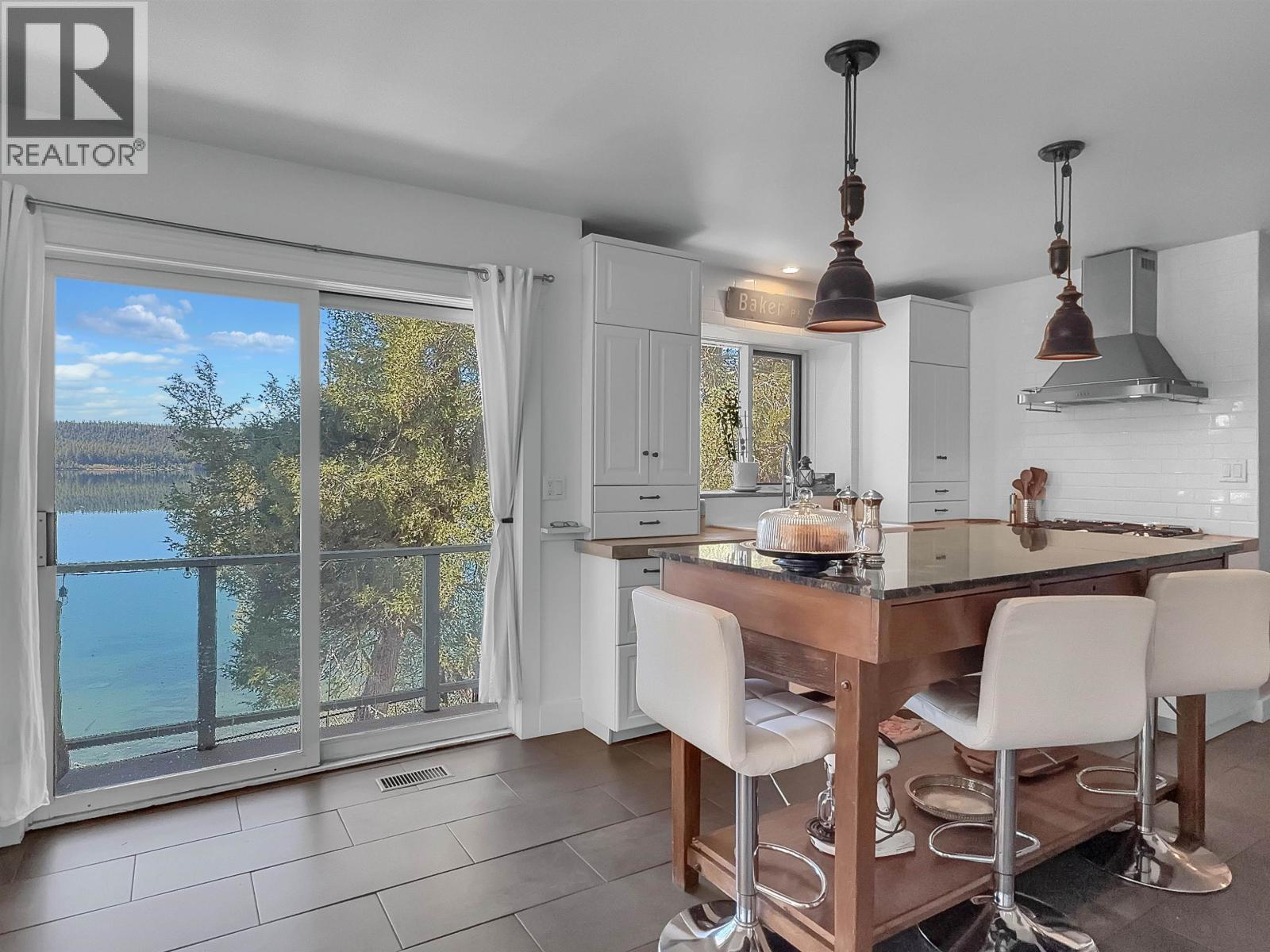 3854 EMERALD CRESCENT - 2