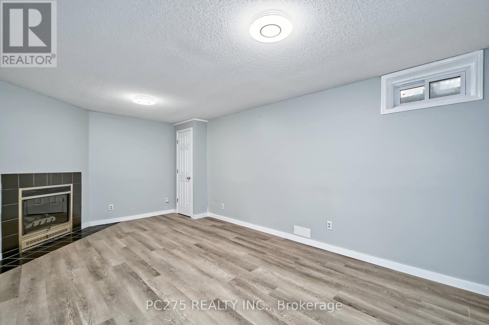 #36 141 CONDOR COURT - 26