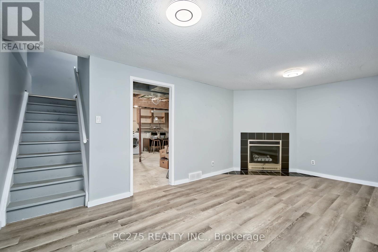 #36 141 CONDOR COURT - 27
