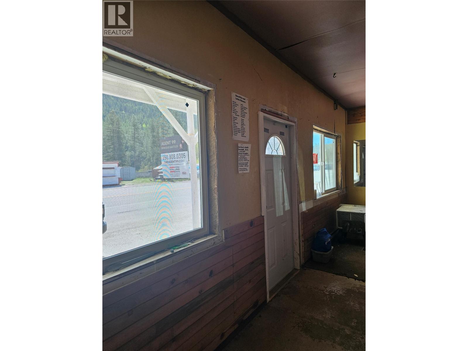 5851 33 Highway - 7
