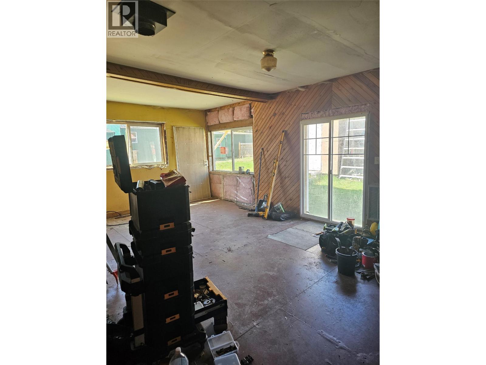 5851 33 Highway - 9