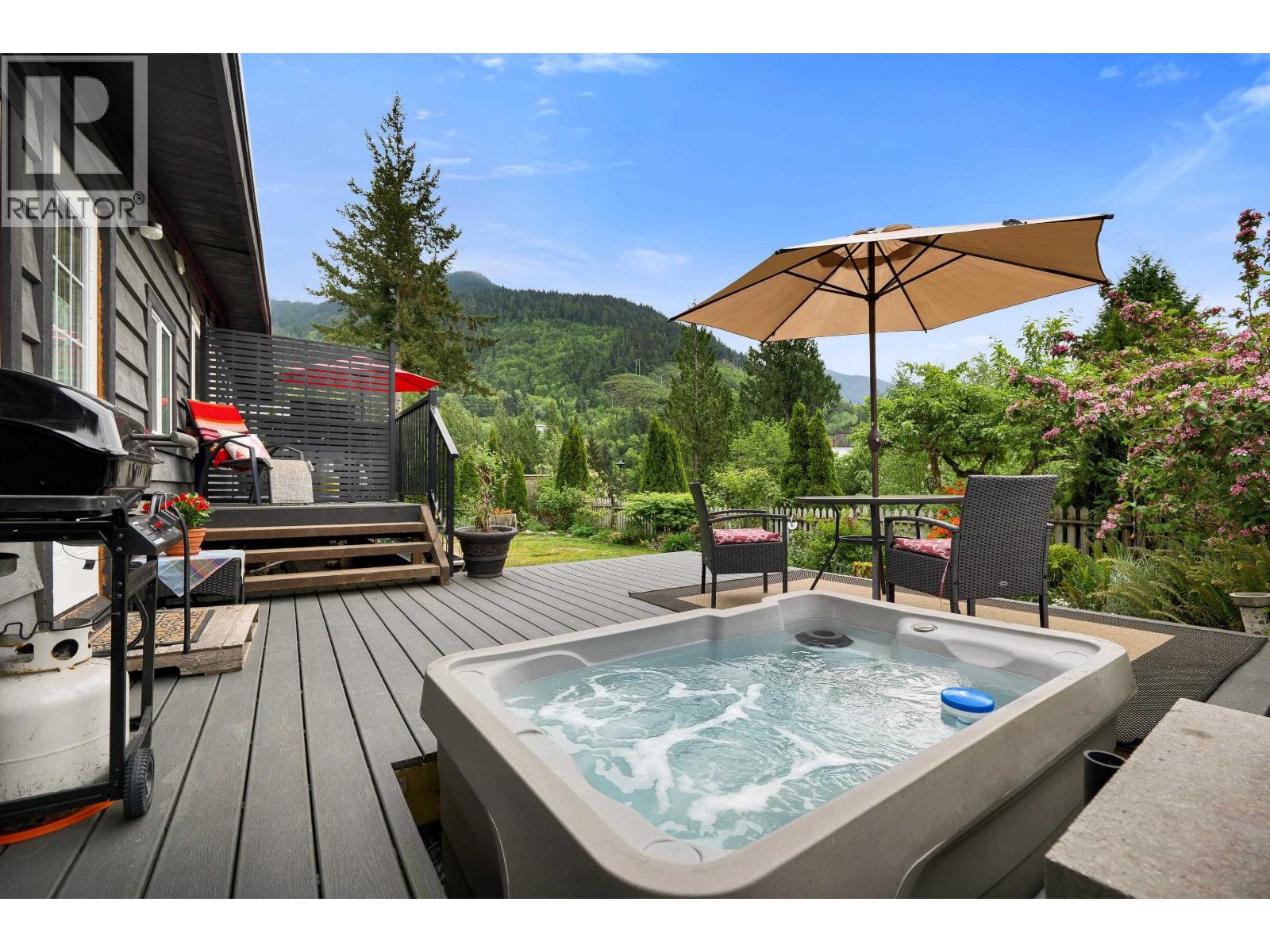 624 LOWER Crescent - photo 2