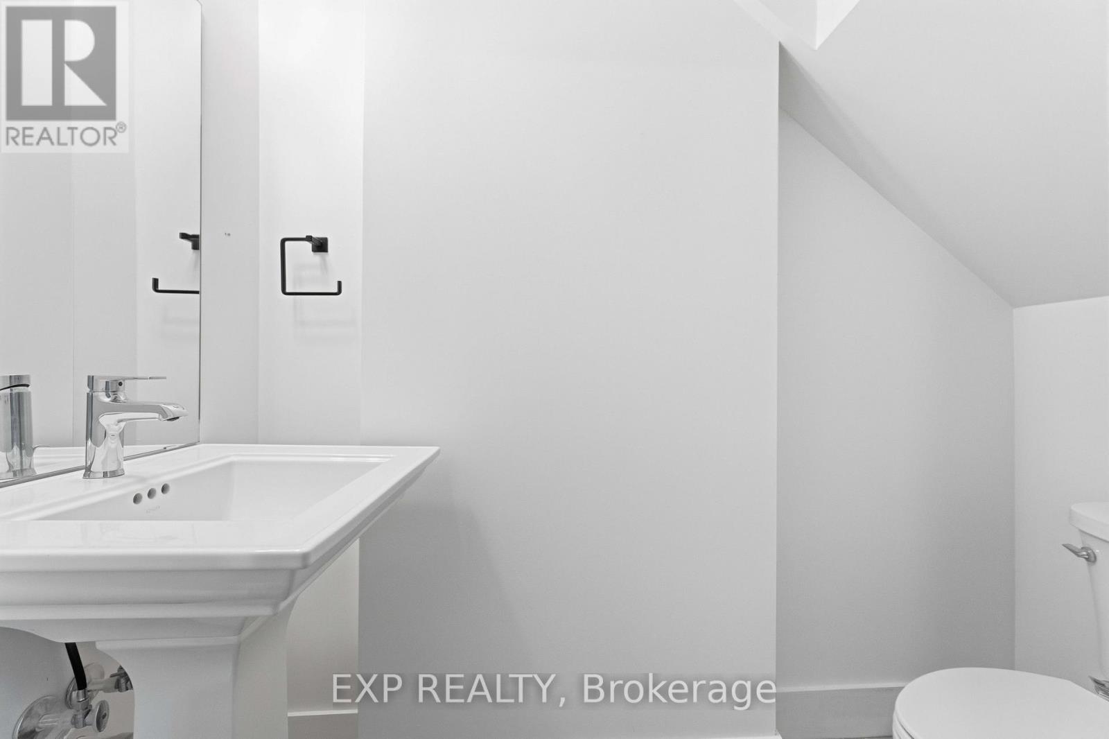 #108 2782 BARTON STREET E - 8