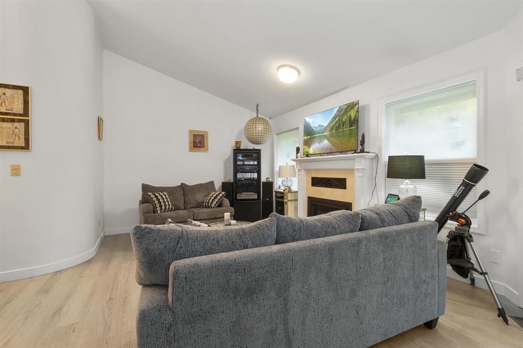3 9515 WOODBINE STREET, Chilliwack Proper East, Chilliwack