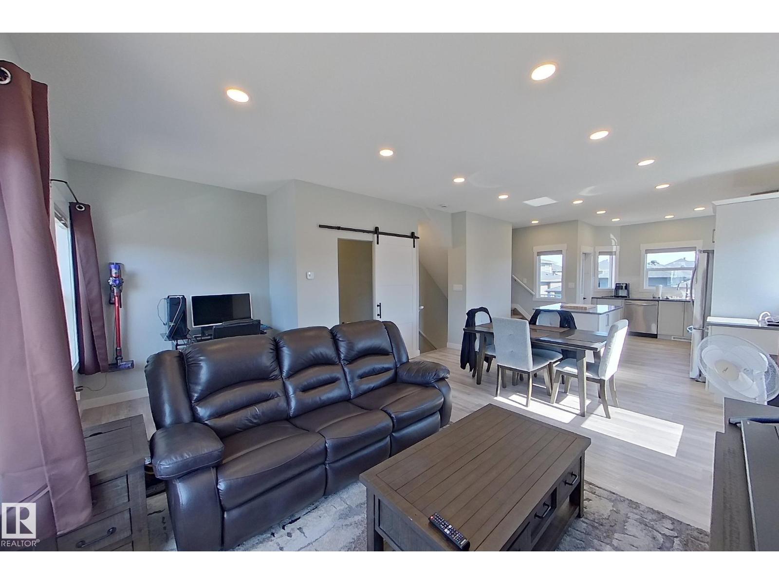 #33 150 EVERITT DR, St. Albert