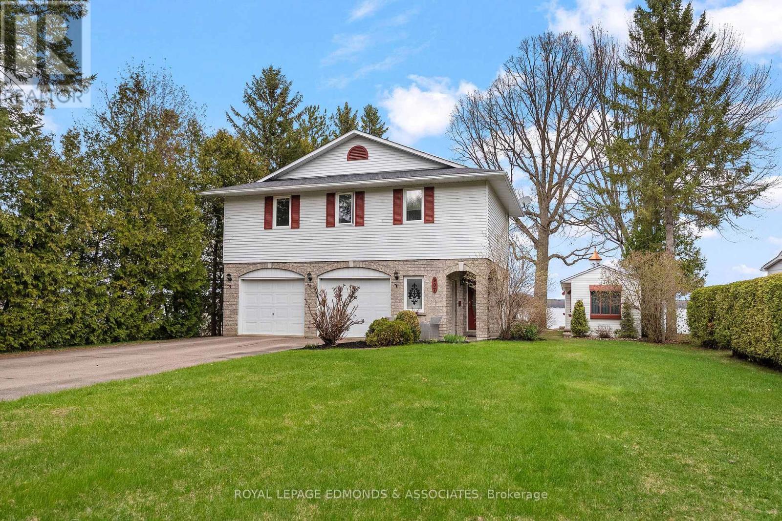 907 CEDAR LANE