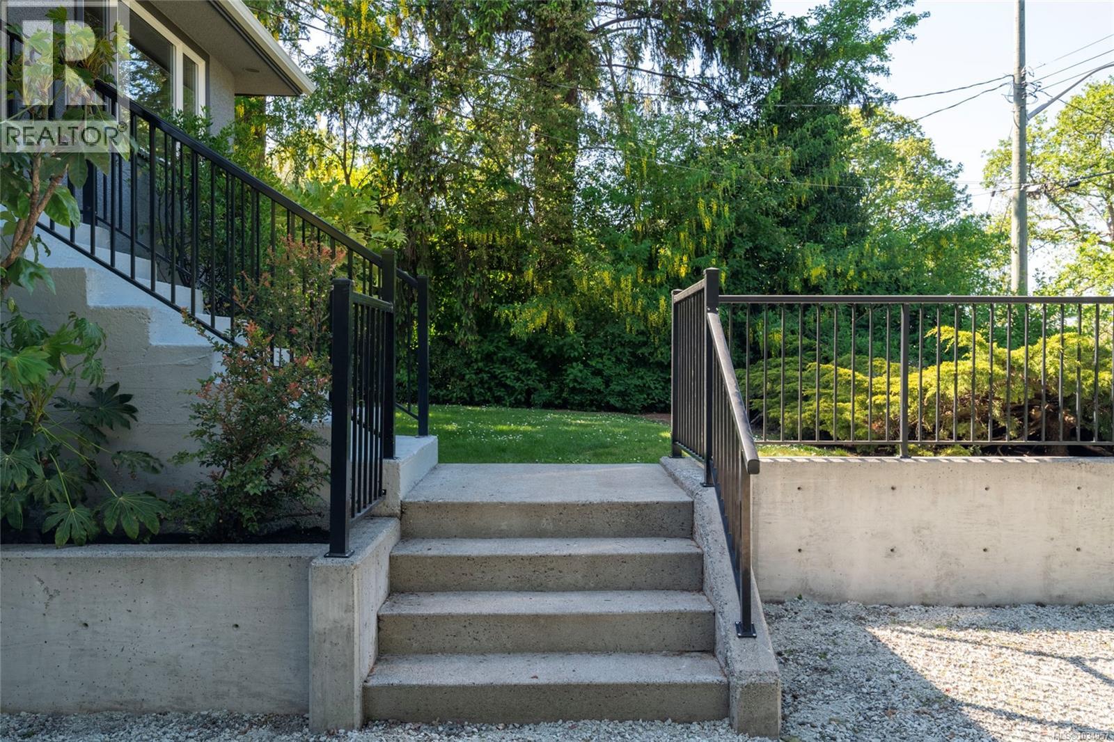 875 Gladiola Ave - 27