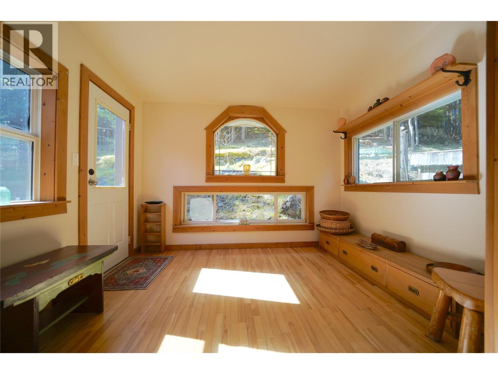 281 Iwanik Road - 30