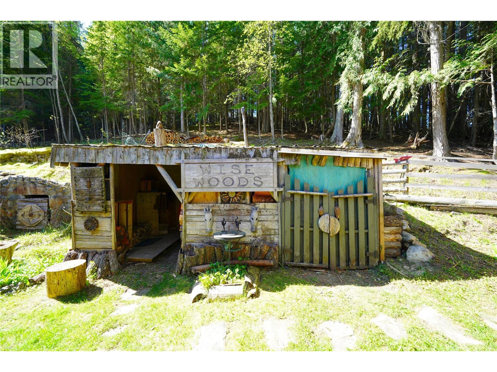 281 Iwanik Road - 54