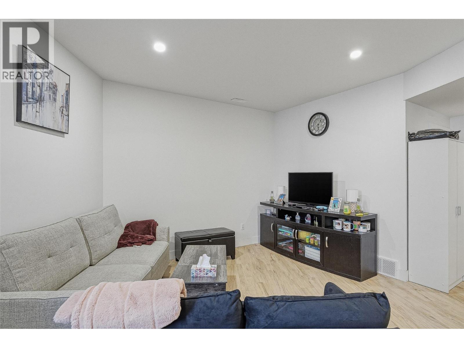 2405 TALBOT Place - 43