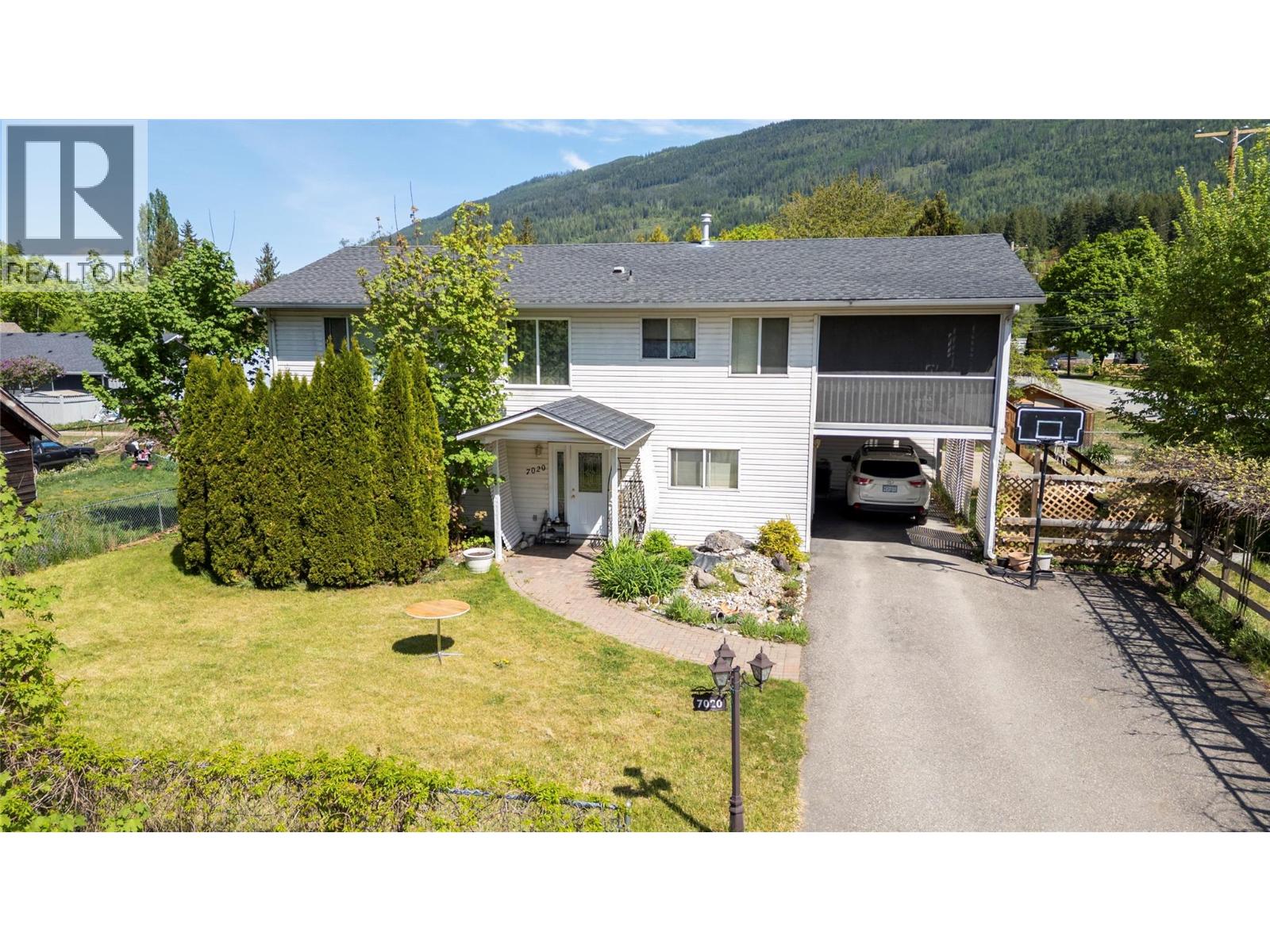  7020 51 Street Northeast, Salmon Arm