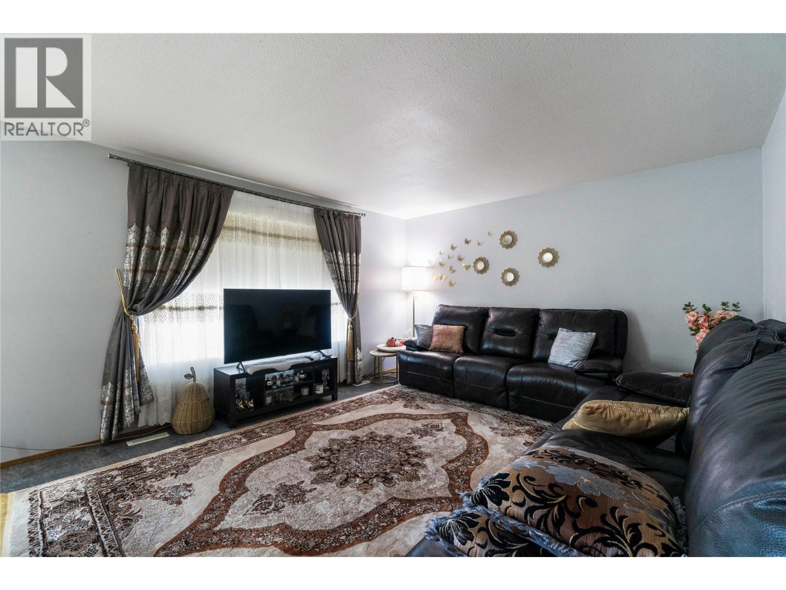  7020 51 Street Northeast, Salmon Arm