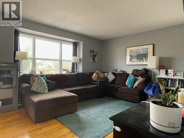 4711 SPRUCE AVENUE - 10