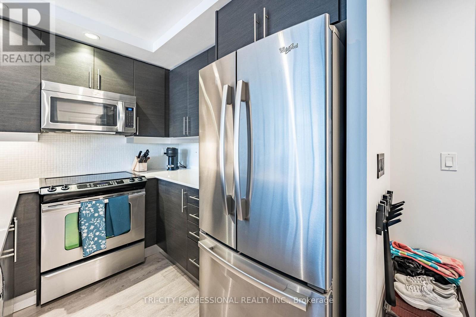 #1713 85 E LIBERTY STREET - 13