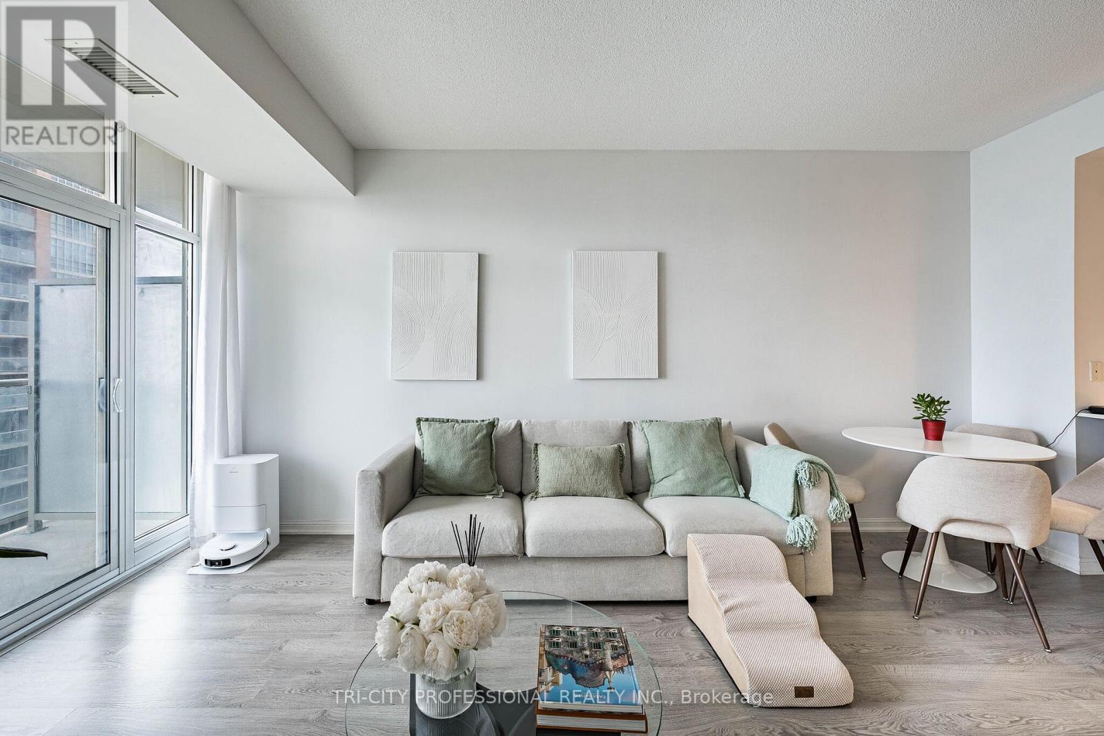 #1713 85 E LIBERTY STREET - 17