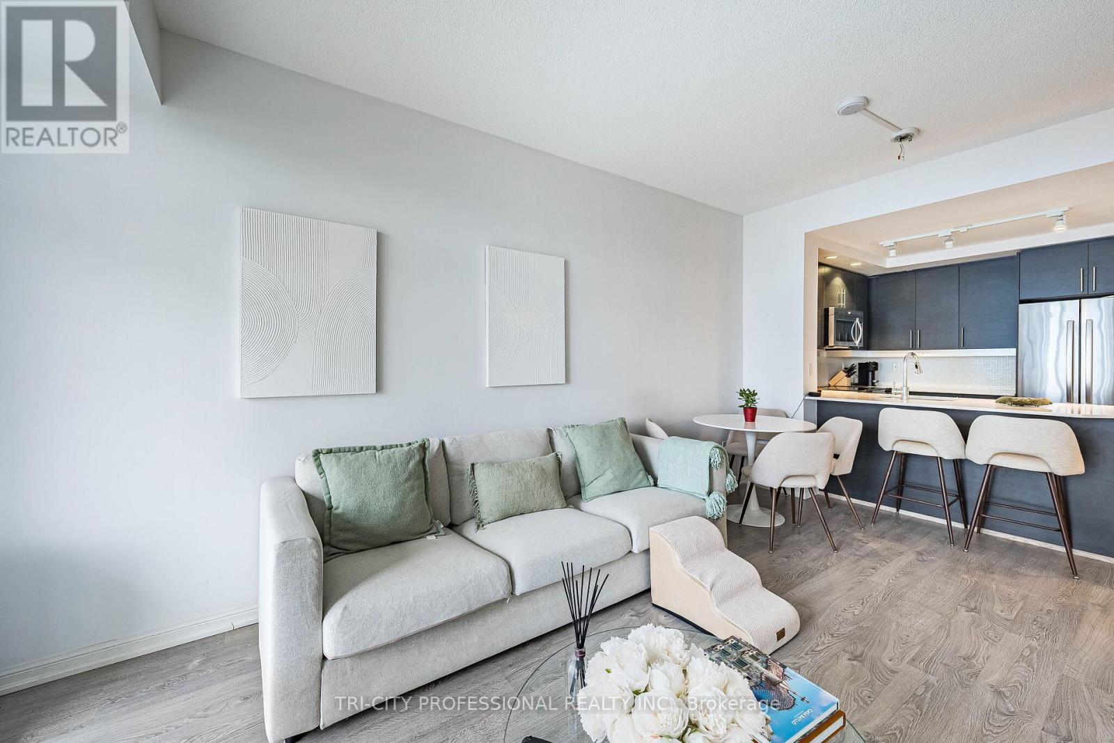 #1713 85 E LIBERTY STREET - 18