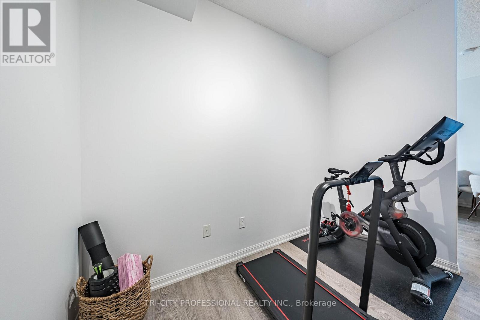 #1713 85 E LIBERTY STREET - 23