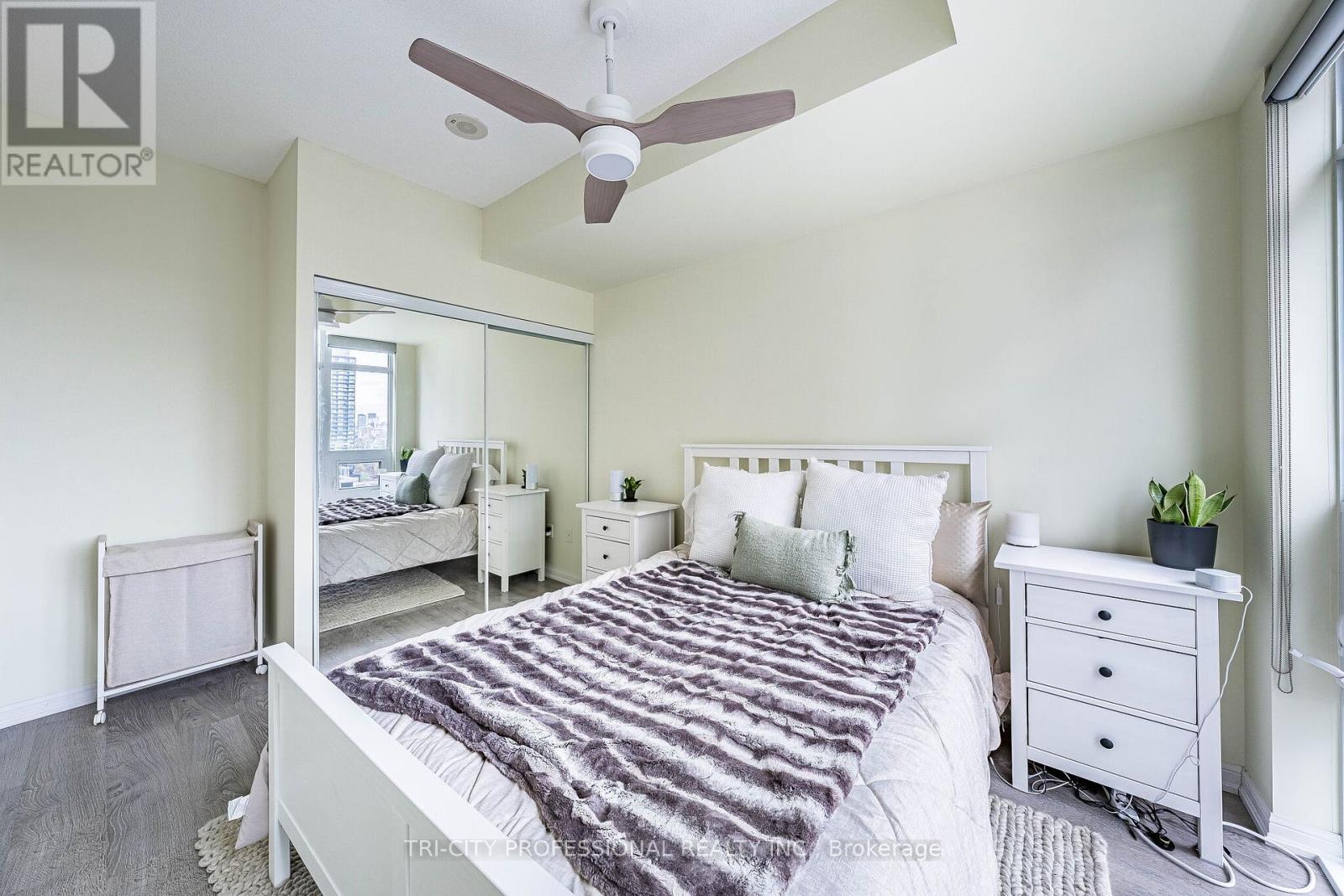 #1713 85 E LIBERTY STREET - 26
