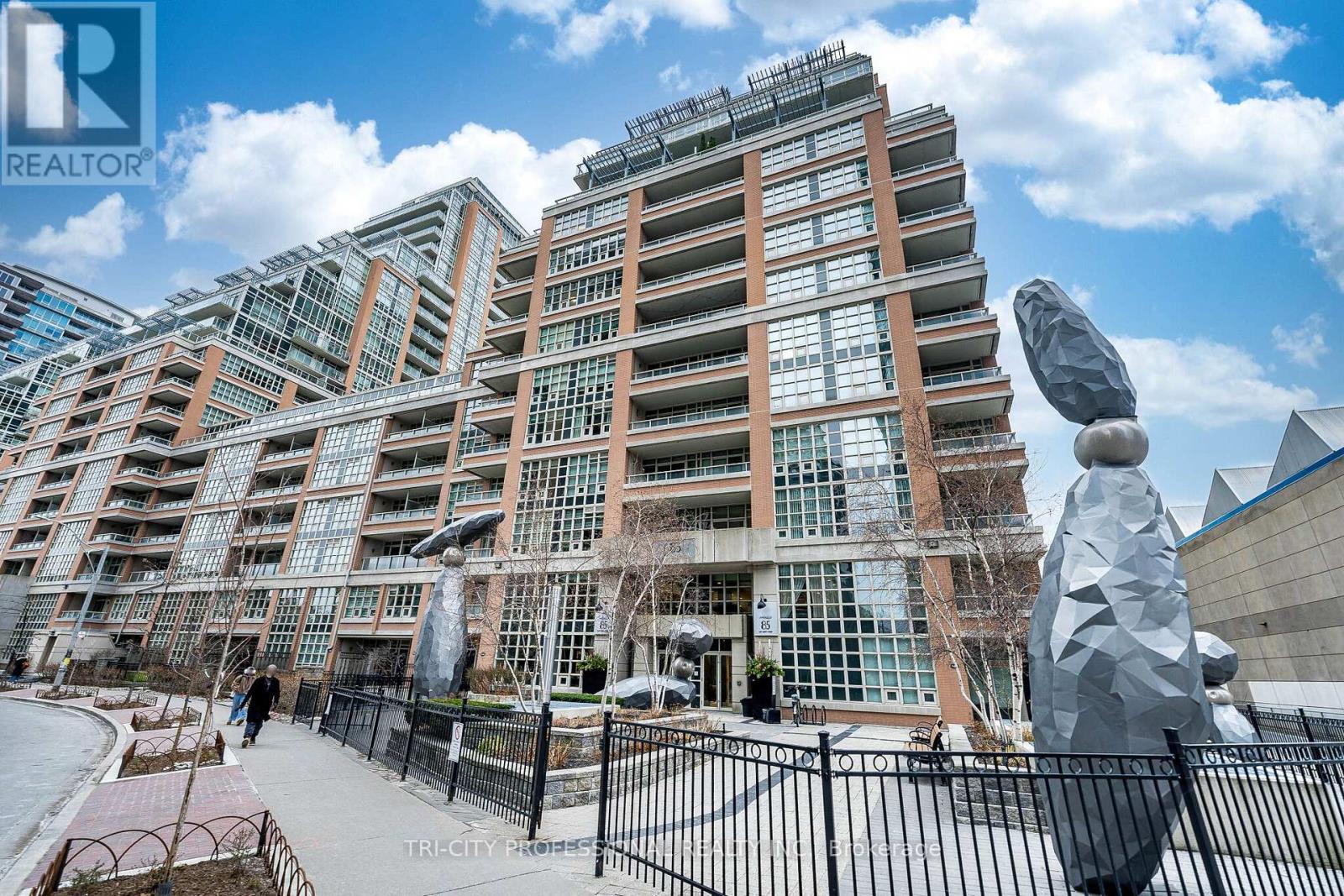 #1713 85 E LIBERTY STREET - 3