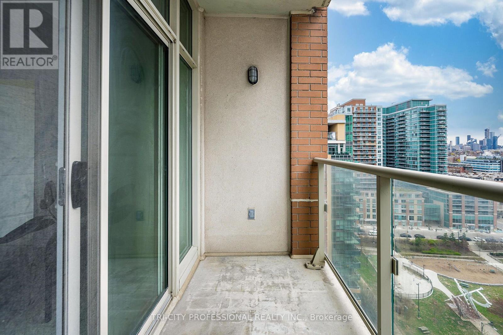 #1713 85 E LIBERTY STREET - 37