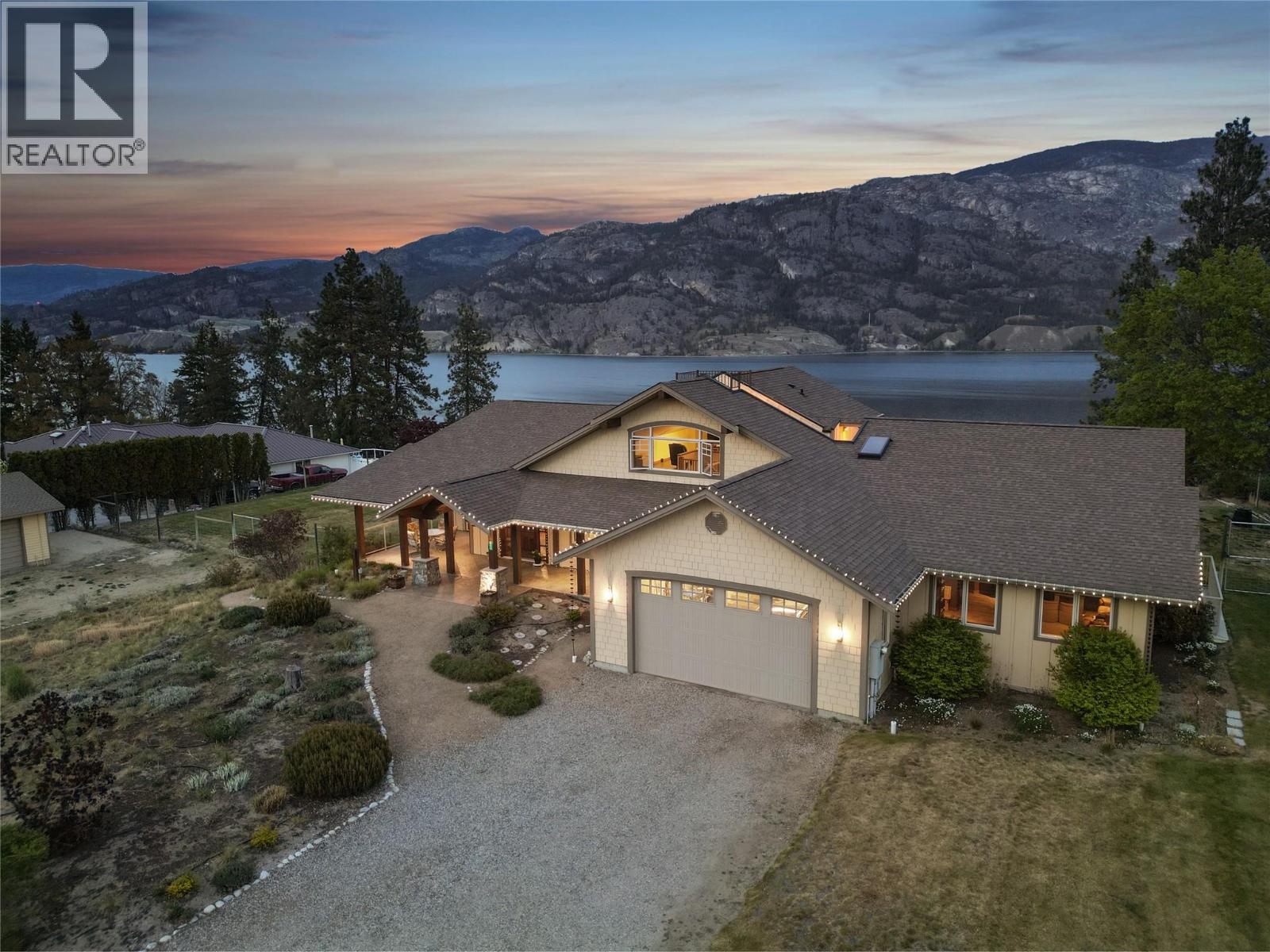 660 Pineview Drive - 1