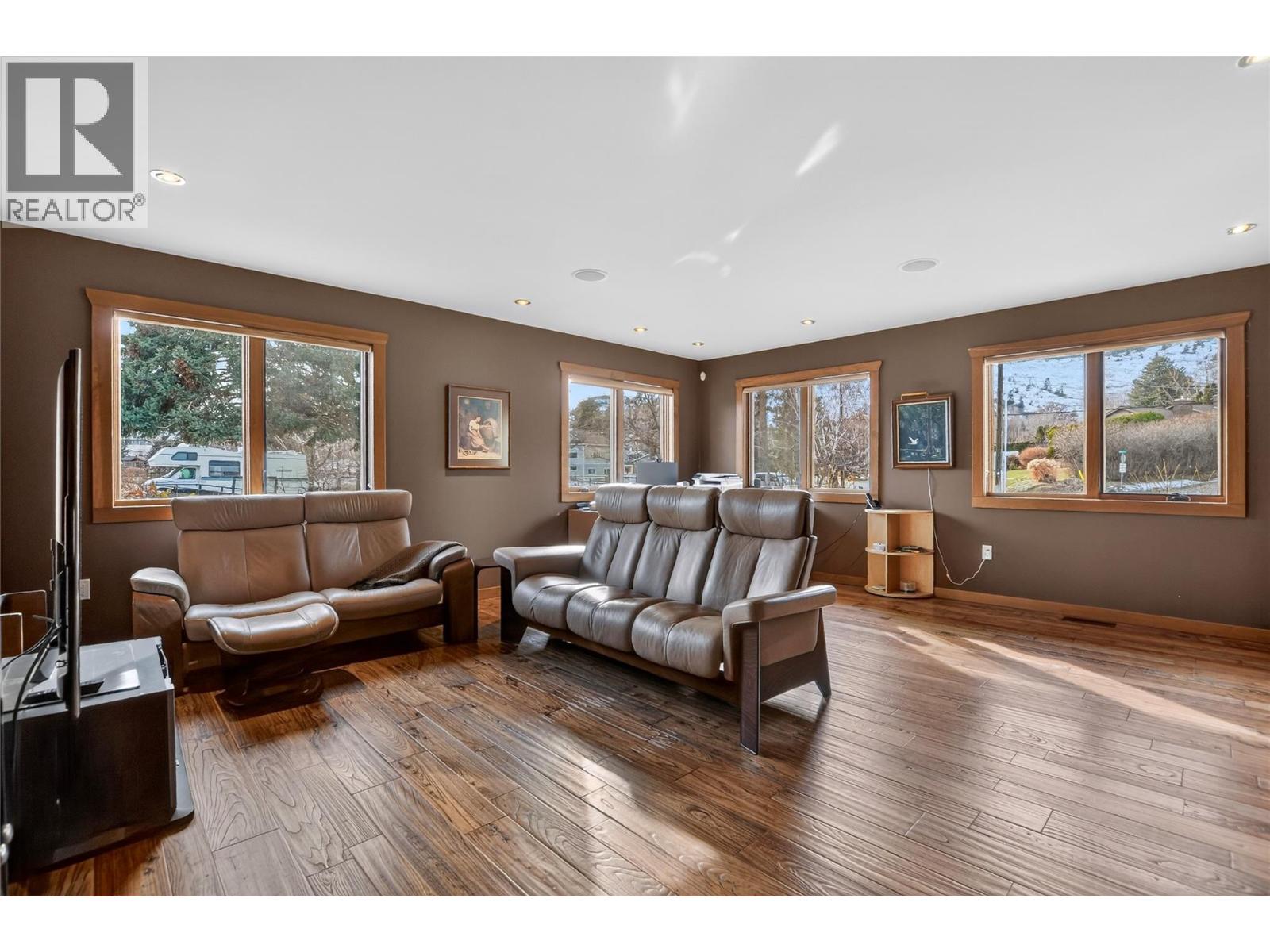 660 Pineview Drive - 21