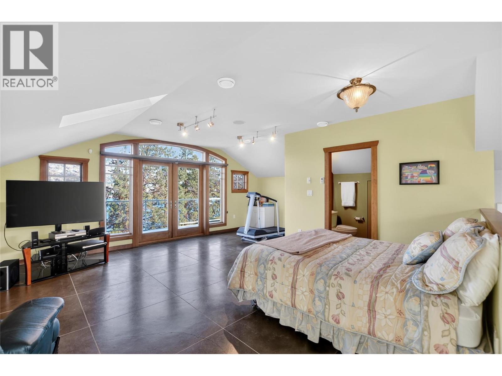 660 Pineview Drive - 27