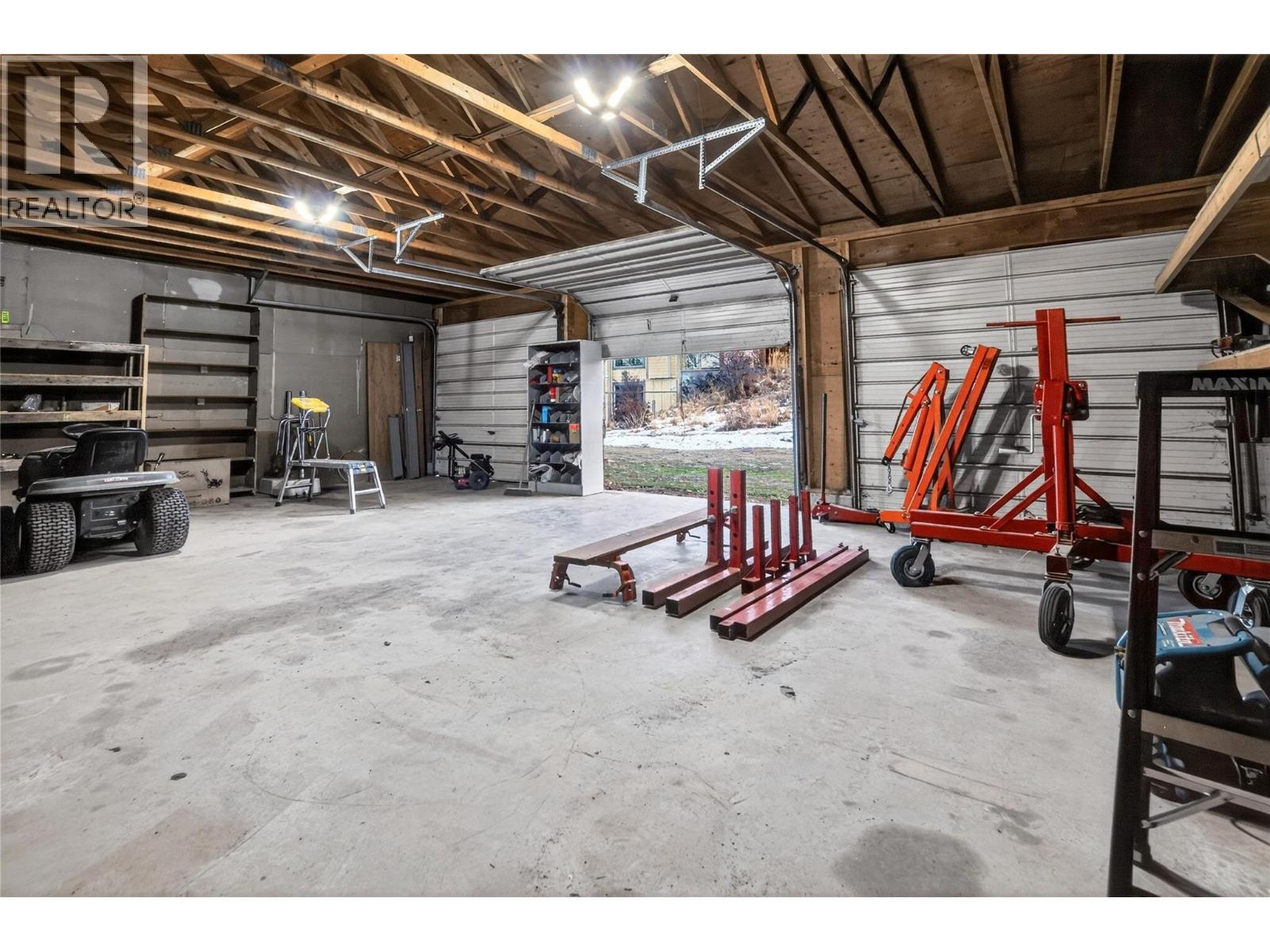 660 Pineview Drive - 42