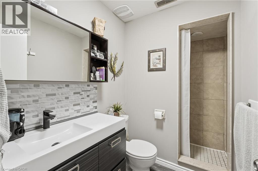 32 HOBART Crescent, Brantford, Ontario, N3P1V6 — Photo 11