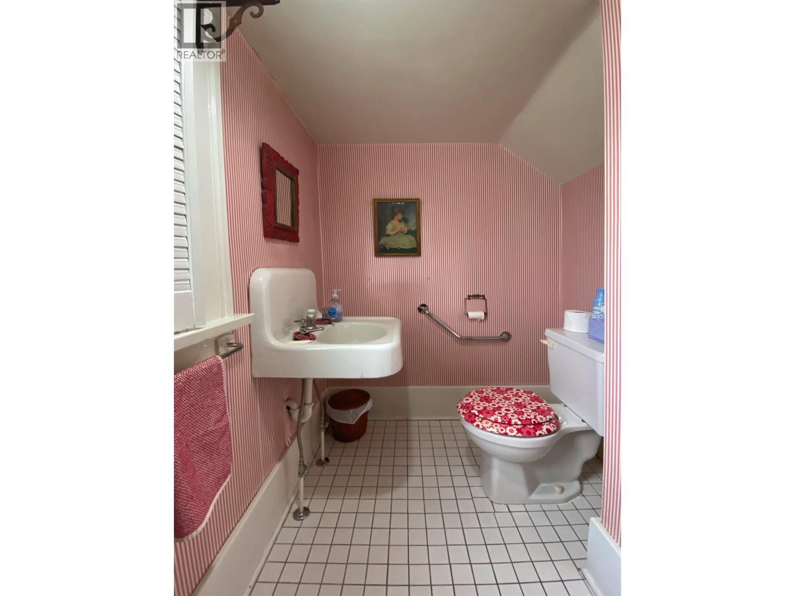 2150 ATLIN AVENUE - 32
