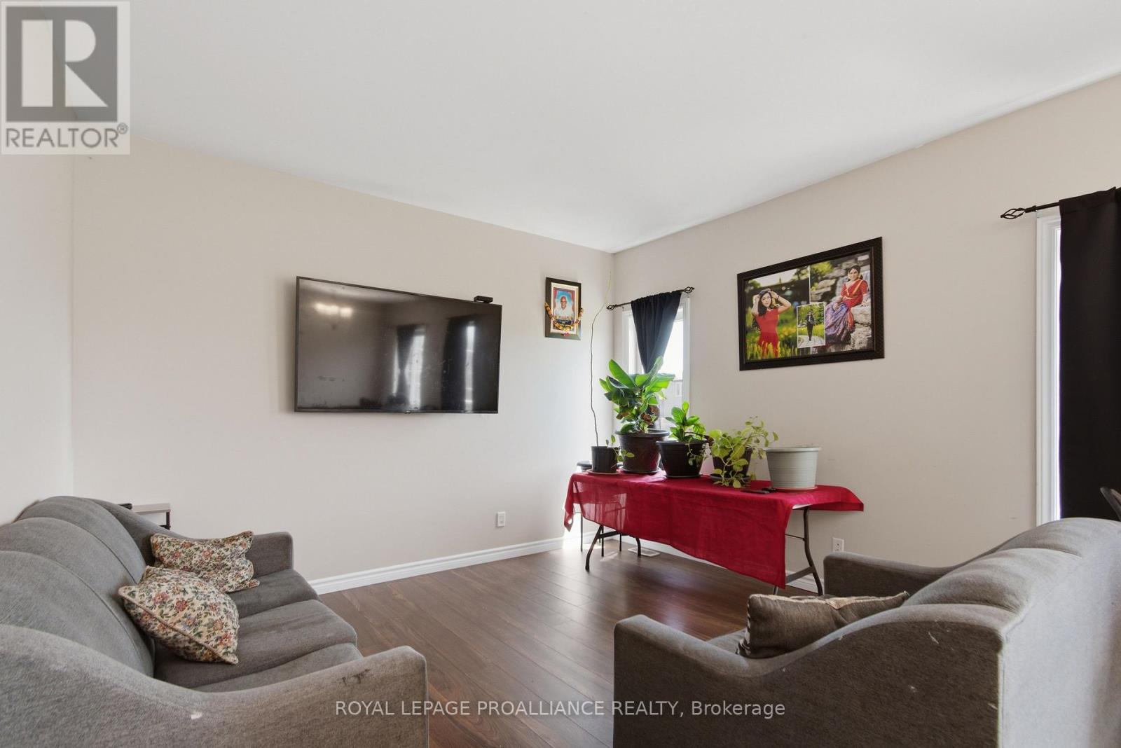 5 COTTONWOOD DRIVE - 12