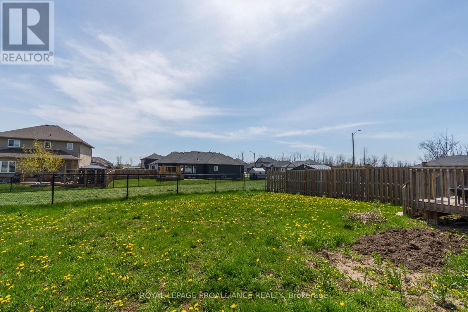 5 COTTONWOOD DRIVE - 24