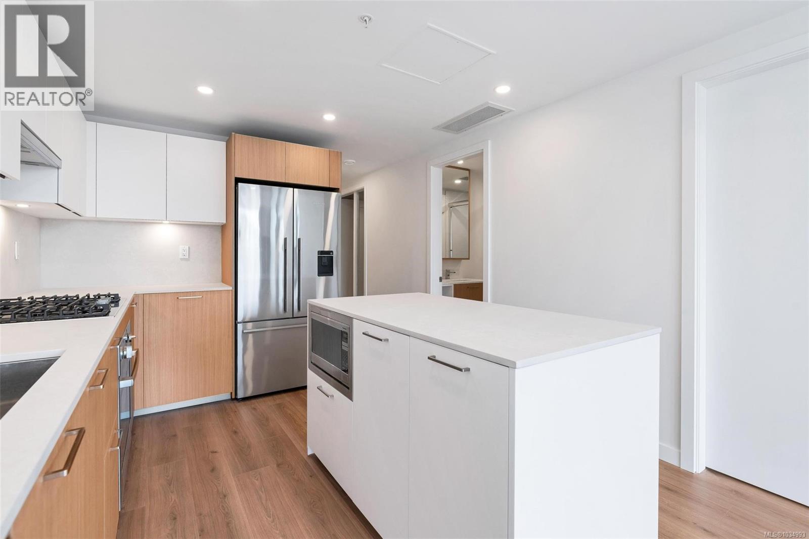 #306 899 Esquimalt Ave - 7