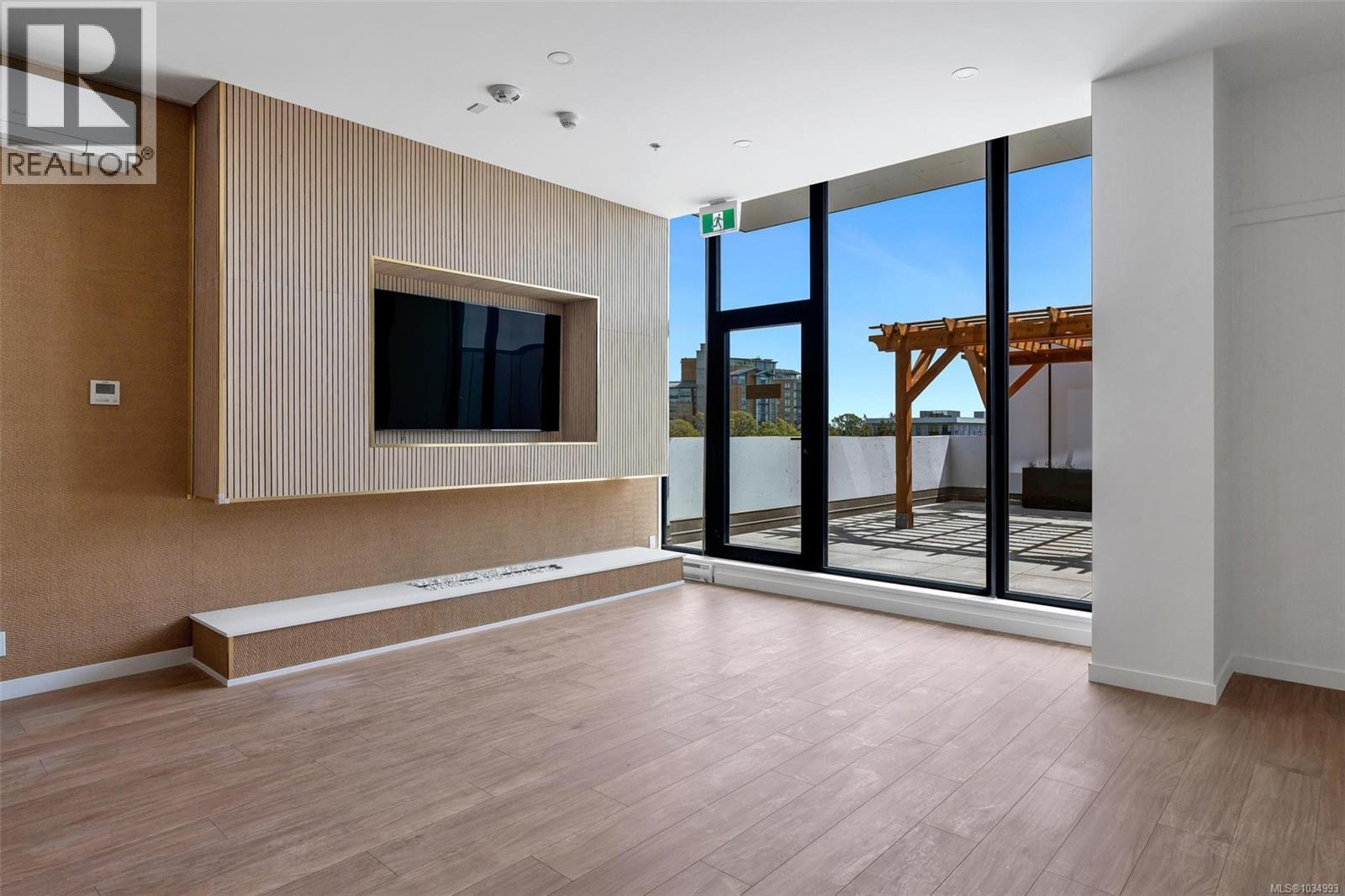 306 899 Esquimalt Avenue, Esquimalt